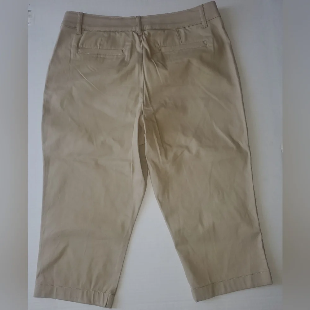St. John's Bay Women's Capri Pants Sz 12 Biscotti - Picture 9 of 9
